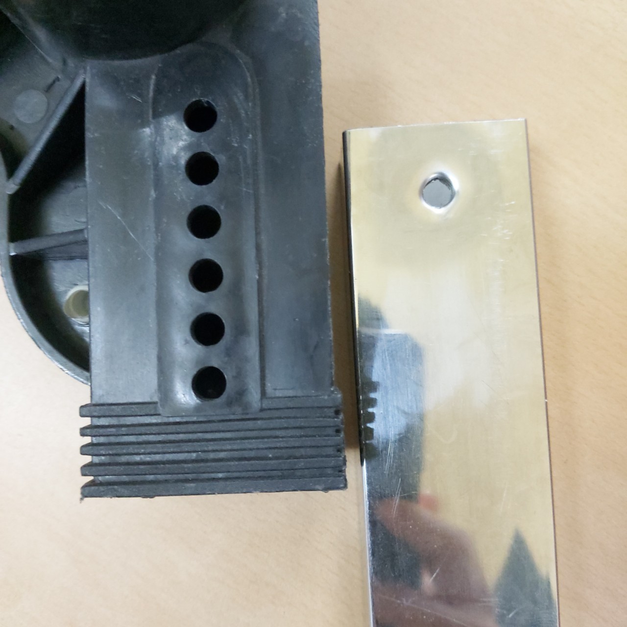 Chân Đỡ Đa Năng